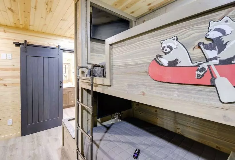 Spacious Sevierville Cabin W/ Hot Tub & Game Room!