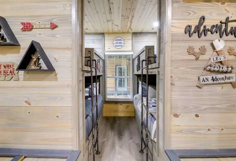 Spacious Sevierville Cabin W/ Hot Tub & Game Room!