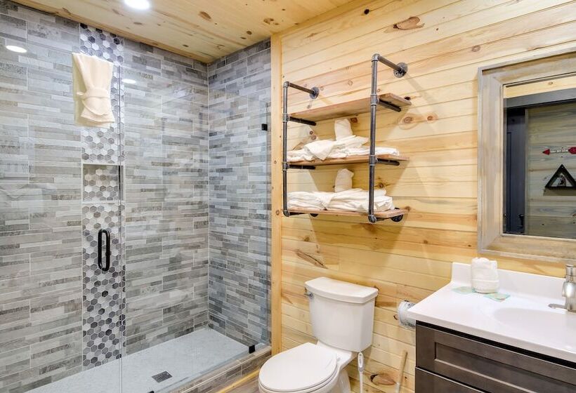 Spacious Sevierville Cabin W/ Hot Tub & Game Room!