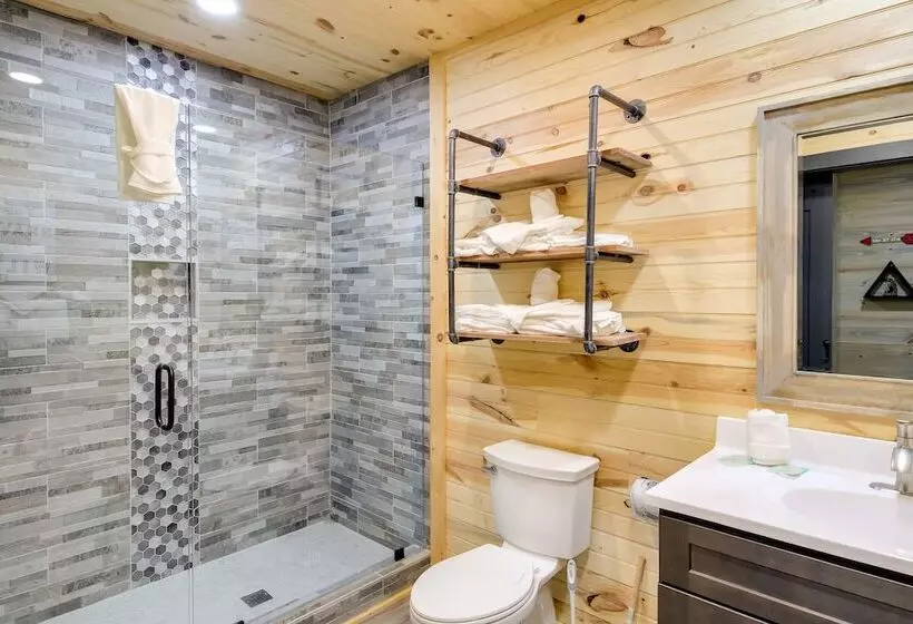 Spacious Sevierville Cabin W/ Hot Tub & Game Room!