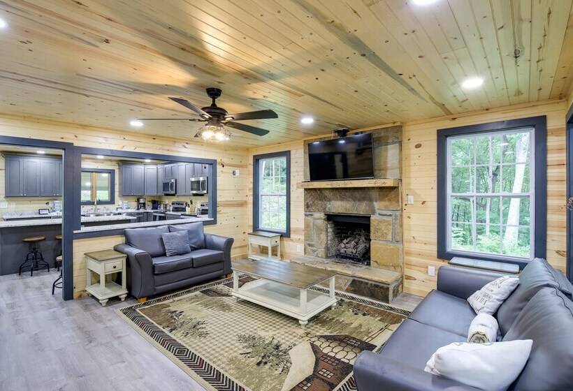 Spacious Sevierville Cabin W/ Hot Tub & Game Room!