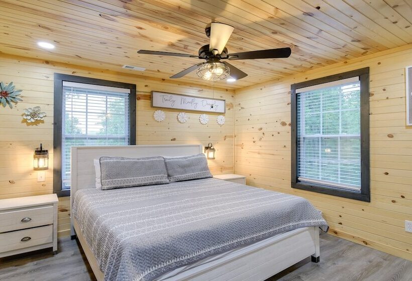 Spacious Sevierville Cabin W/ Hot Tub & Game Room!