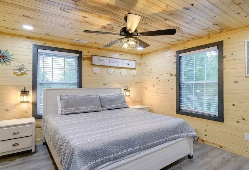 Spacious Sevierville Cabin W/ Hot Tub & Game Room!