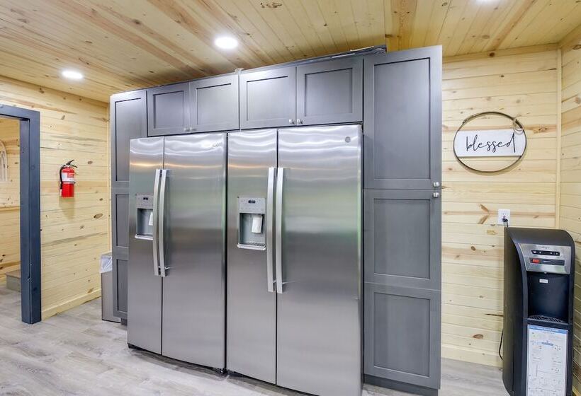 Spacious Sevierville Cabin W/ Hot Tub & Game Room!