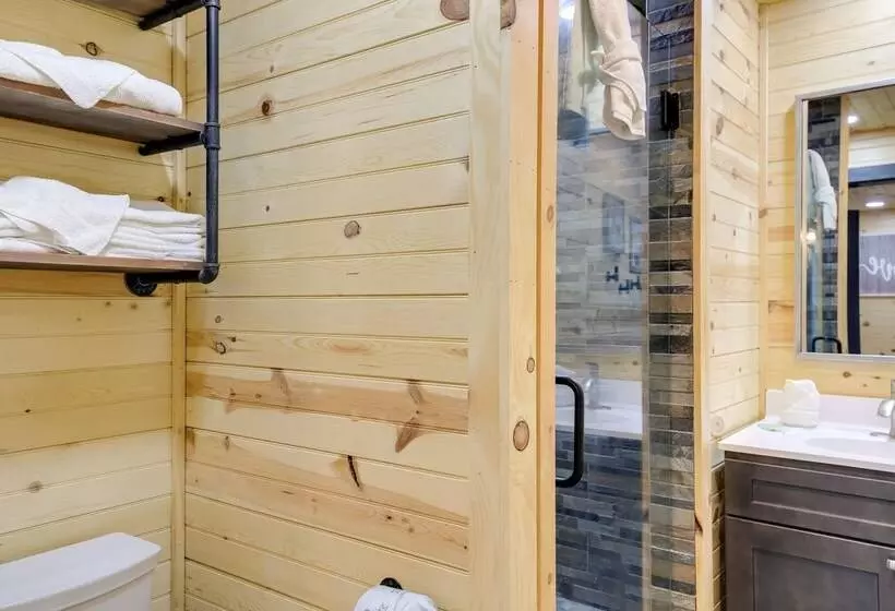 Spacious Sevierville Cabin W/ Hot Tub & Game Room!