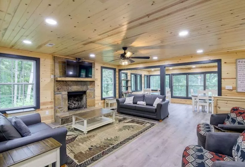 Spacious Sevierville Cabin W/ Hot Tub & Game Room!