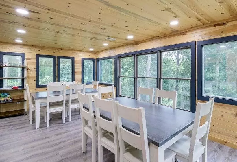 Spacious Sevierville Cabin W/ Hot Tub & Game Room!