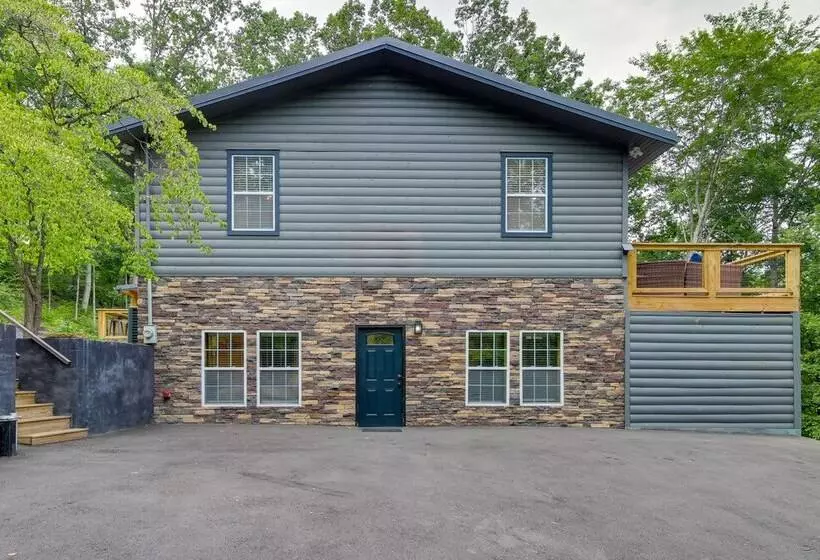 Spacious Sevierville Cabin W/ Hot Tub & Game Room!