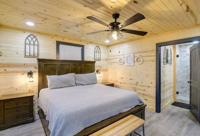 Spacious Sevierville Cabin W/ Hot Tub & Game Room!