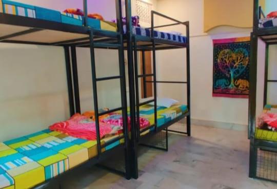 Aanand Palace Hostel