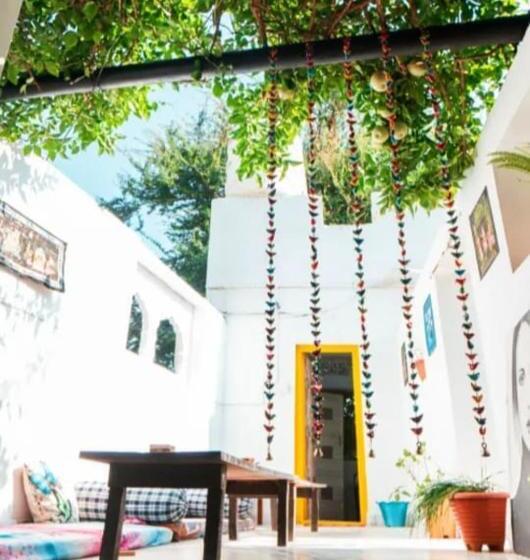 Aanand Palace Hostel