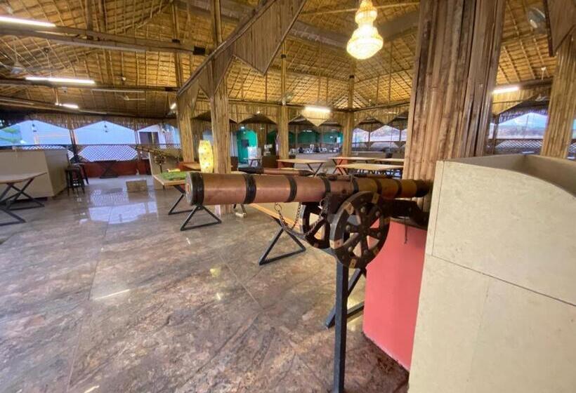 Отель Retro Forest Resort Lonavala