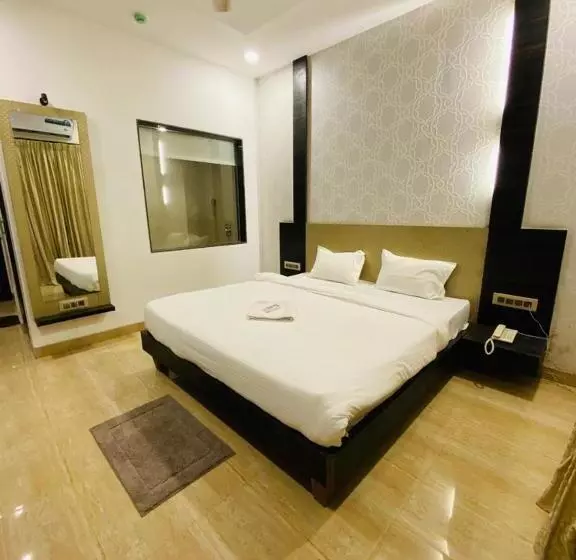 ホテル Retro Forest Resort Lonavala