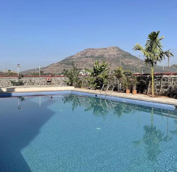 Отель Retro Forest Resort Lonavala