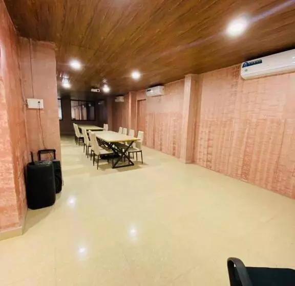 ホテル Retro Forest Resort Lonavala