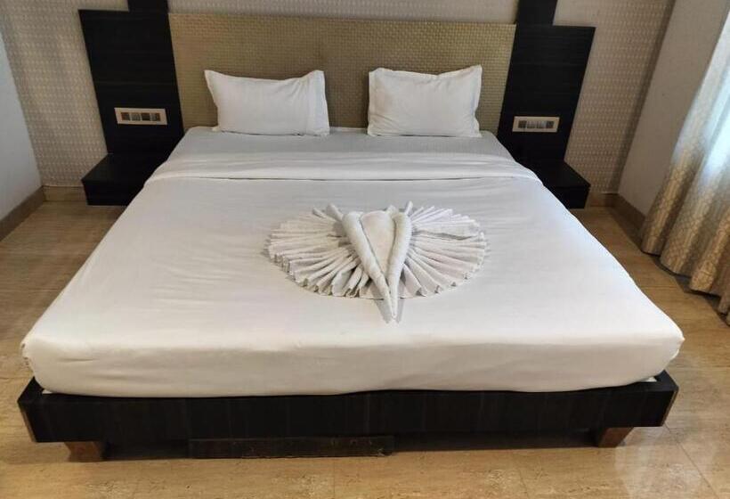 Отель Retro Forest Resort Lonavala