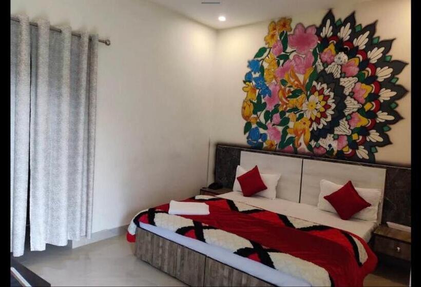 בית מלון כפרי Shiva Valley Resort