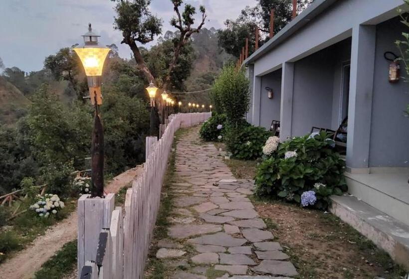 בית מלון כפרי Shiva Valley Resort