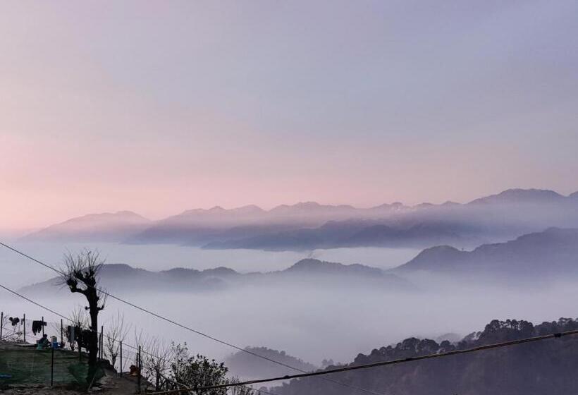 בית מלון כפרי Shiva Valley Resort