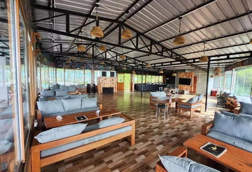 Hotelli Shiva Valley Resort