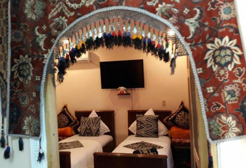 פנסיון As Mir Family Guest House