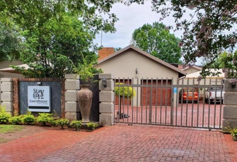 פנסיון Stay At 12 Guesthouse And Selfcatering