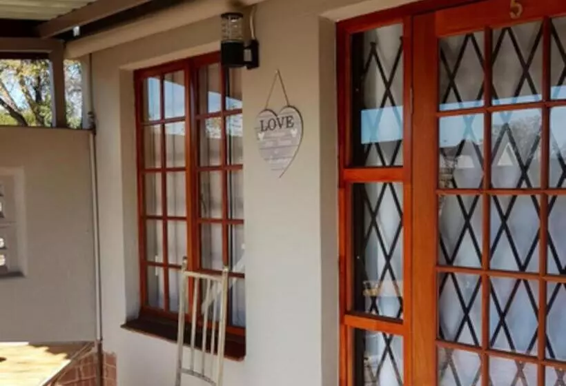 ペンション Stay At 12 Guesthouse And Selfcatering