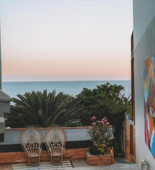 Seaside Hotel By Dfrost Almugar