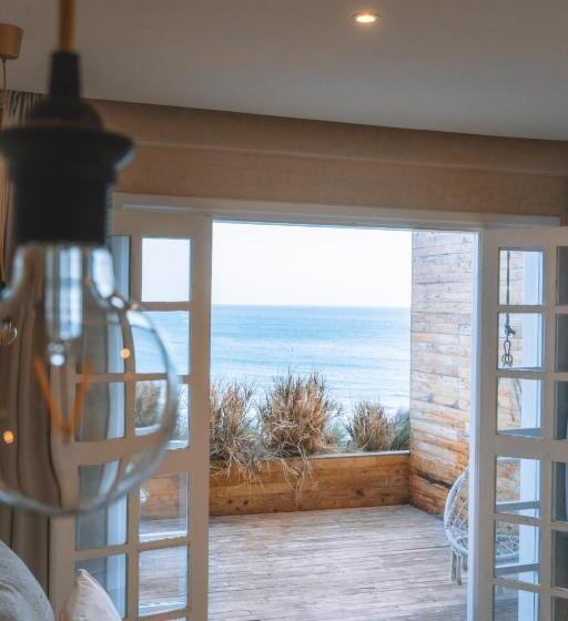 Seaside Hotel By Dfrost Almugar