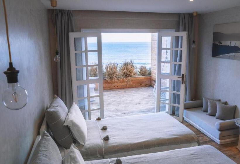 Seaside Hotel By Dfrost Almugar