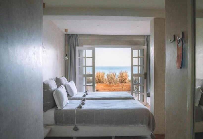 Seaside Hotel By Dfrost Almugar