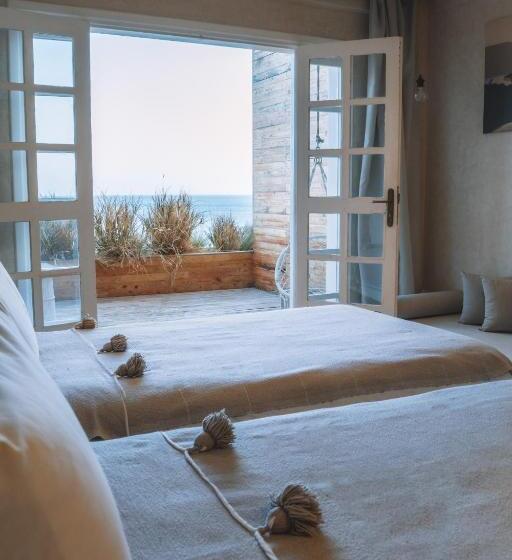 Seaside Hotel By Dfrost Almugar