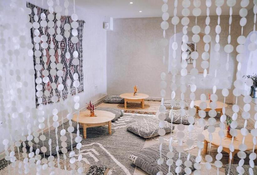 Seaside Hotel By Dfrost Almugar