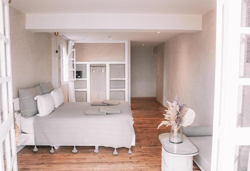 Seaside Hotel By Dfrost Almugar