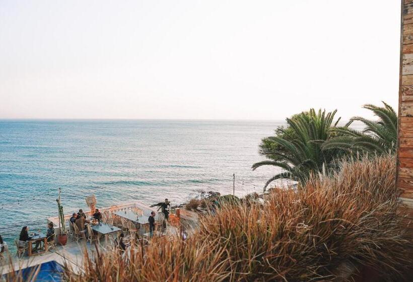 Seaside Hotel By Dfrost Almugar