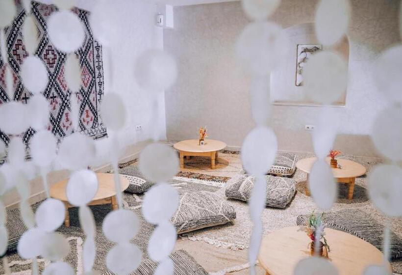 Seaside Hotel By Dfrost Almugar