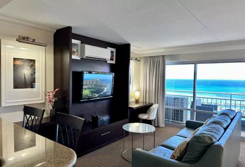 Waikiki Beach Experience! Luxury Oceanview Suite!