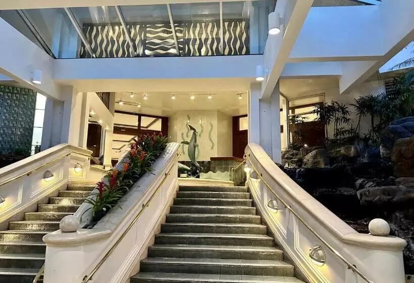 Waikiki Beach Experience! Luxury Oceanview Suite!