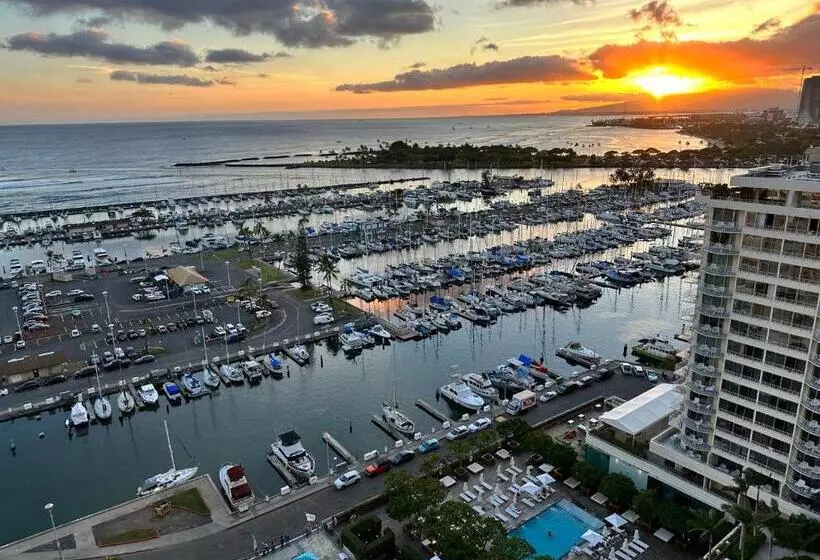 Waikiki Beach Experience! Luxury Oceanview Suite!