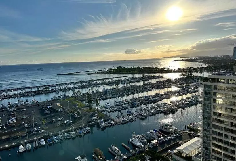 Waikiki Beach Experience! Luxury Oceanview Suite!