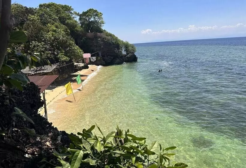 Hotelli Gratum Beach Resort