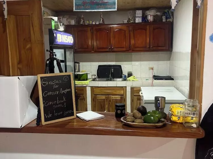 ホテル Hostal La Perla