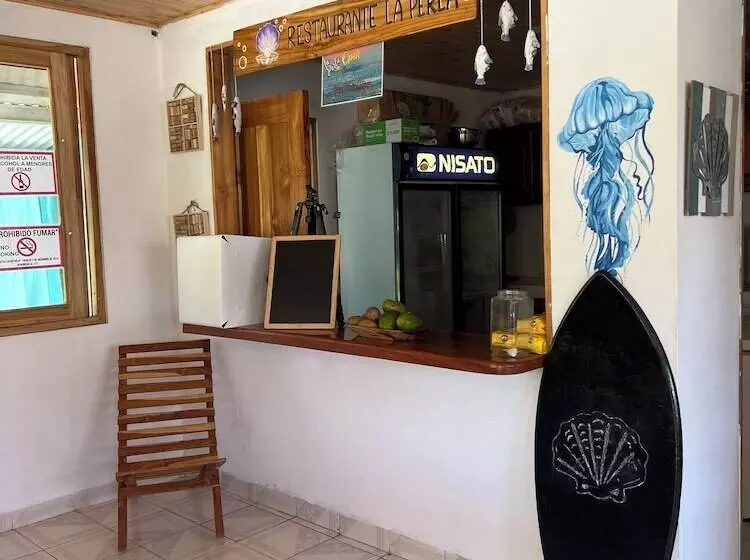 ホテル Hostal La Perla