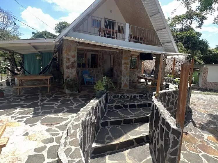 ホテル Hostal La Perla