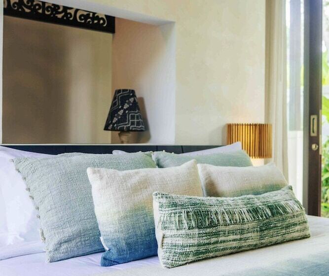 Отель Uma Kalai