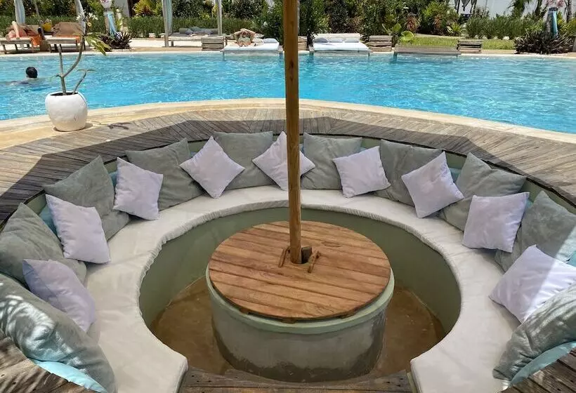 Hotelli Zen Boutique Resort