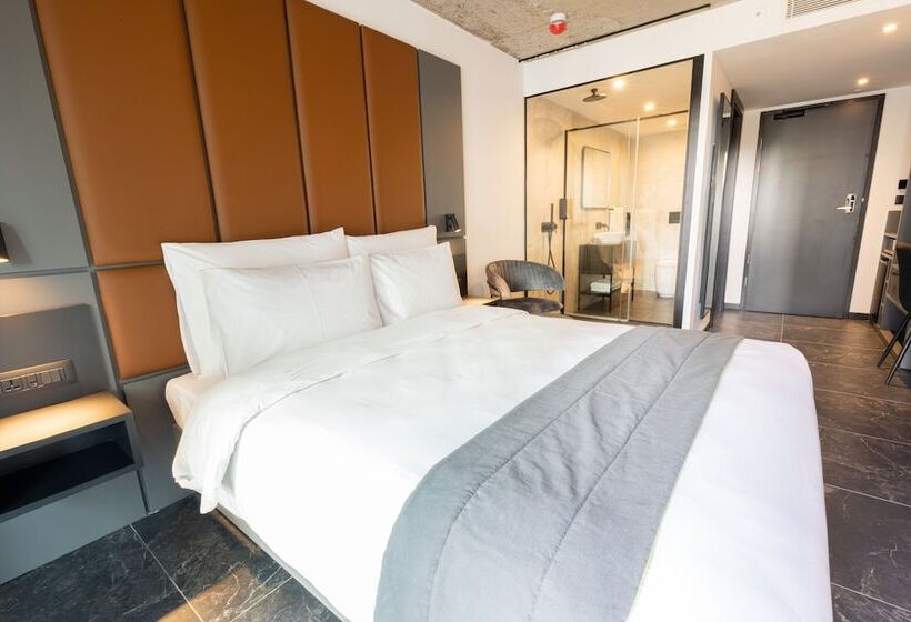 The Londoner Hotel St. Julian S