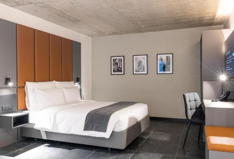 The Londoner Hotel St. Julian S