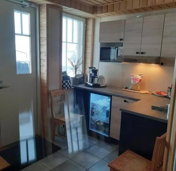 ユースホステル Sininen Hetki Bed& Breakfast Majoitus Meren äärellä