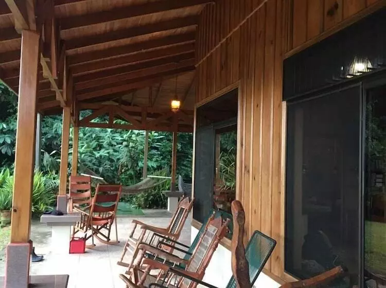 Aamiaismajoitus (B&B) Birds & Breakfast